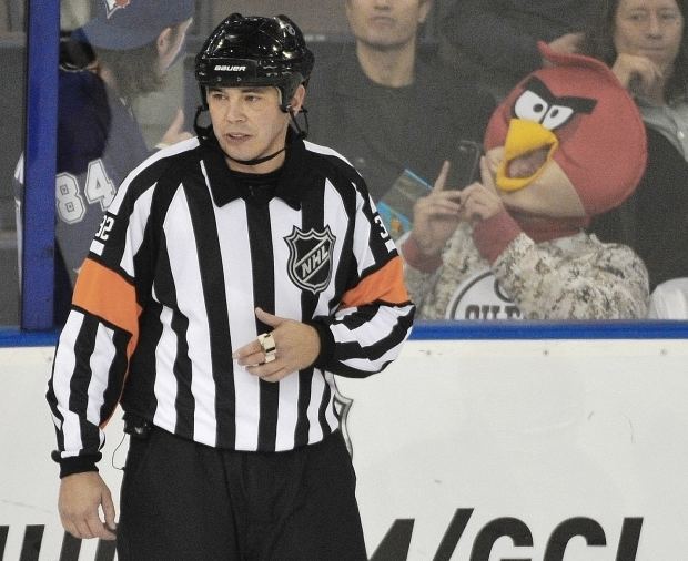 Tom Kowal officiating an NHL game